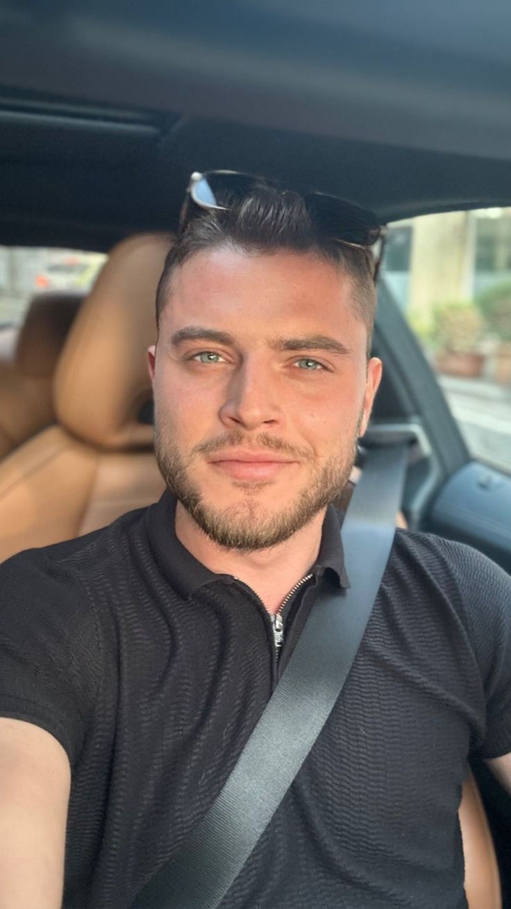 Jonas, 25