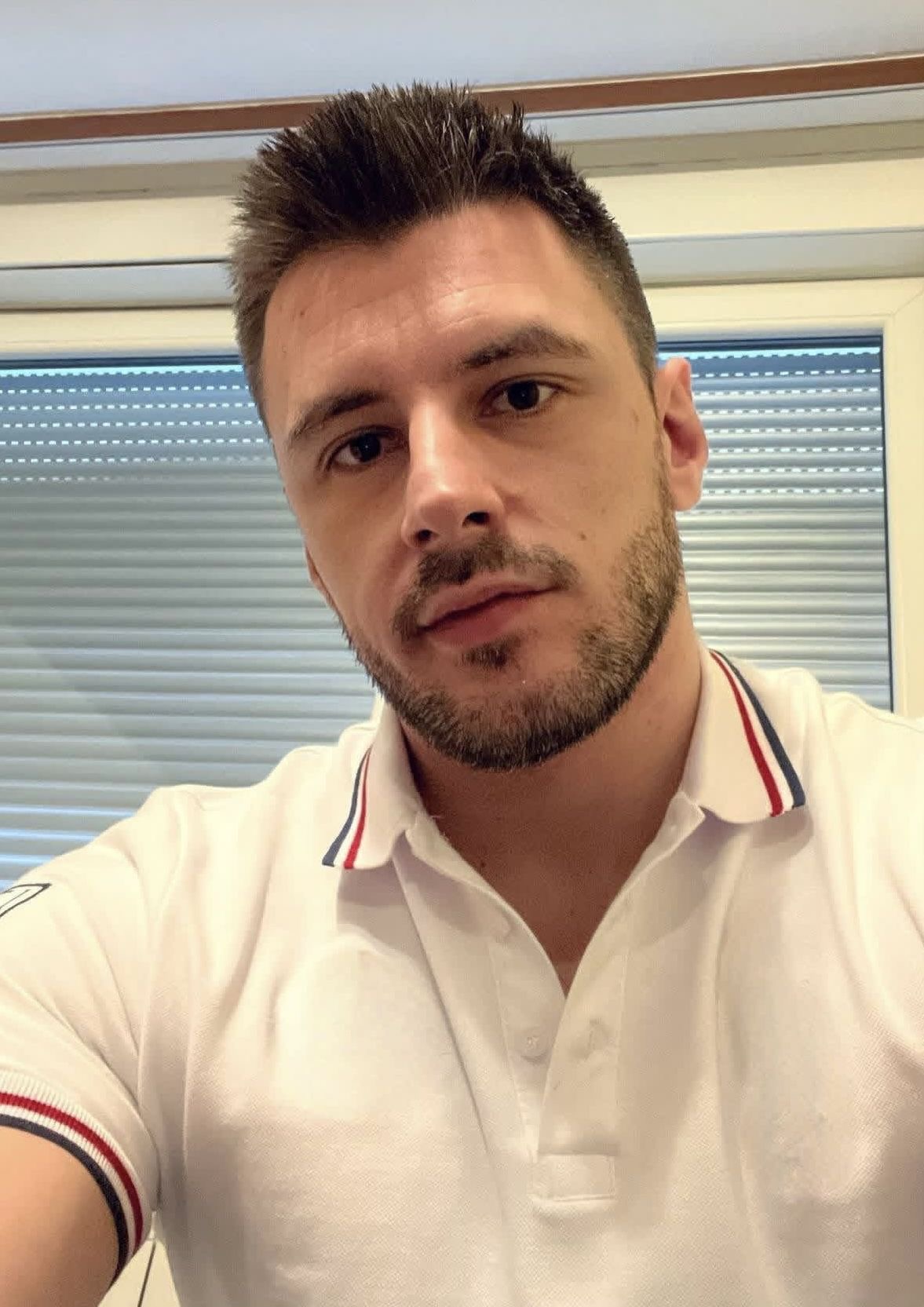 Deniz, 23